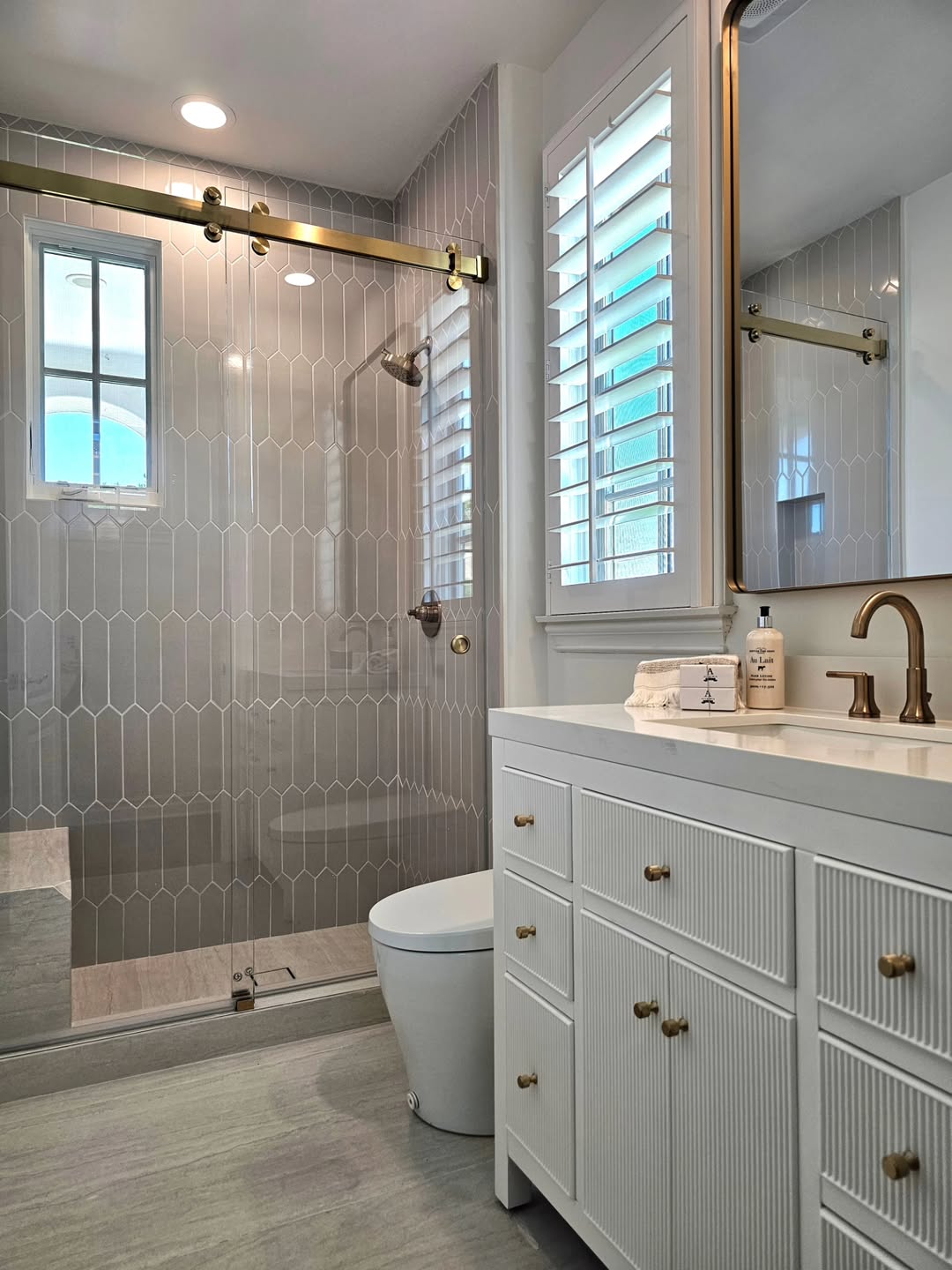 Honeyed Coastal Elegance