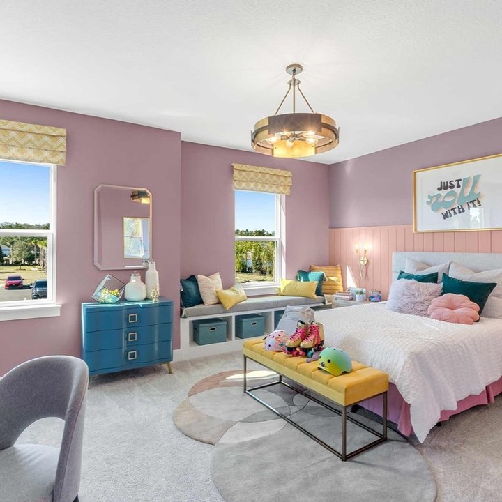 Mauve Playful Elegance