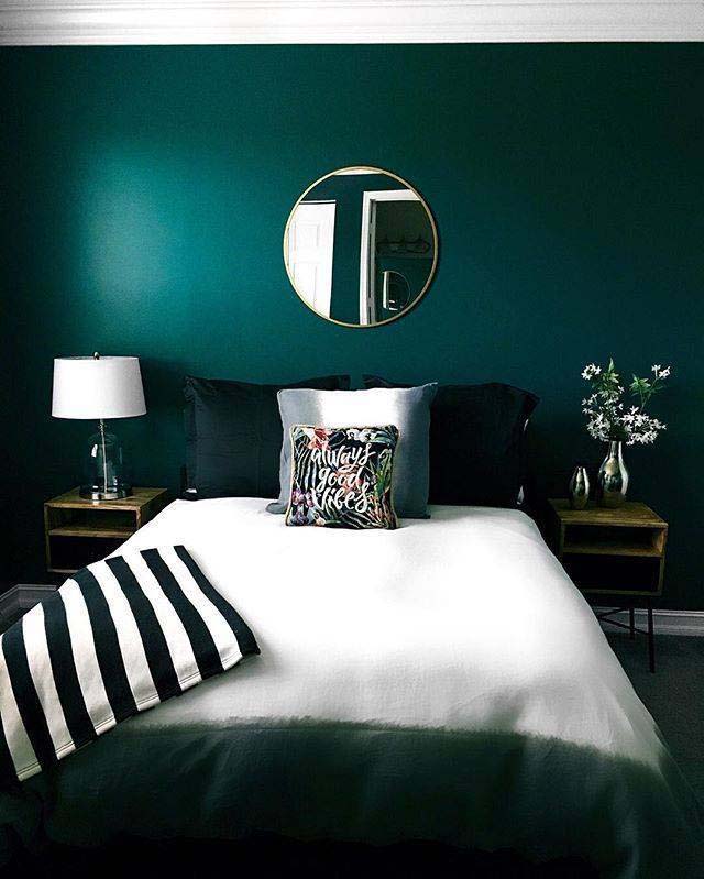 Deep Green Wall Accent In Womens