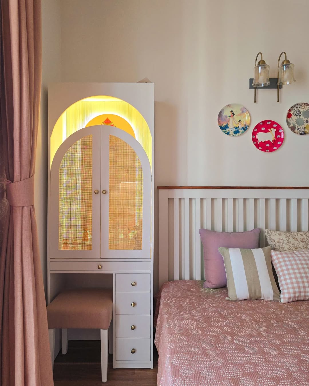 Contemporary Nook in Warm Blush