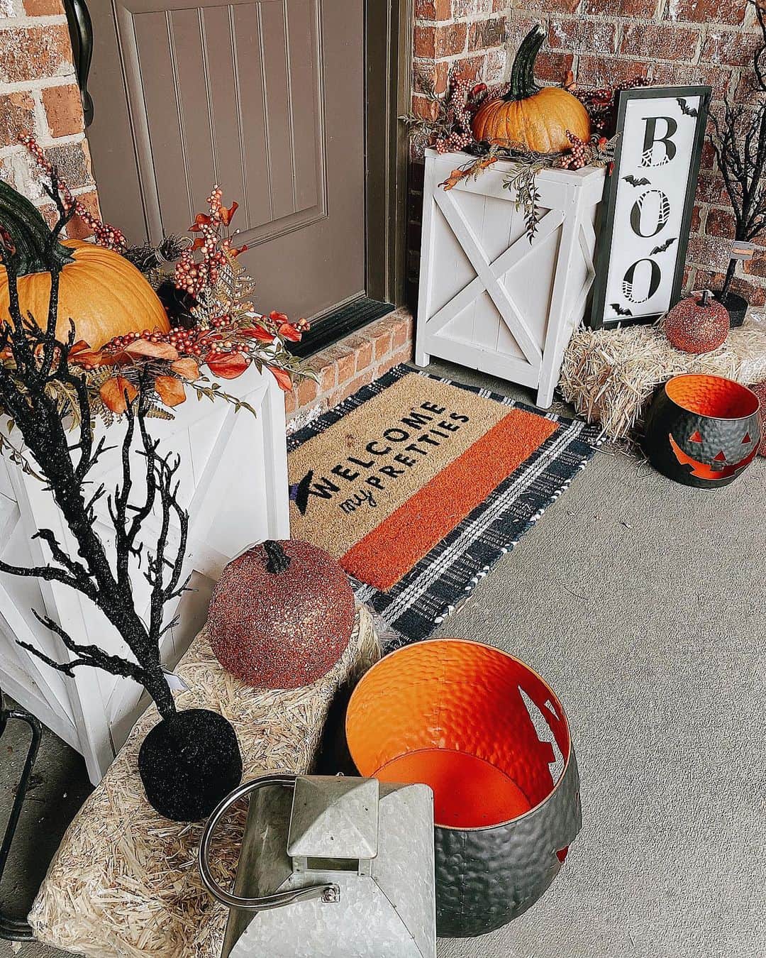 White X-Design Planters Add Height to Gourds and Foliage