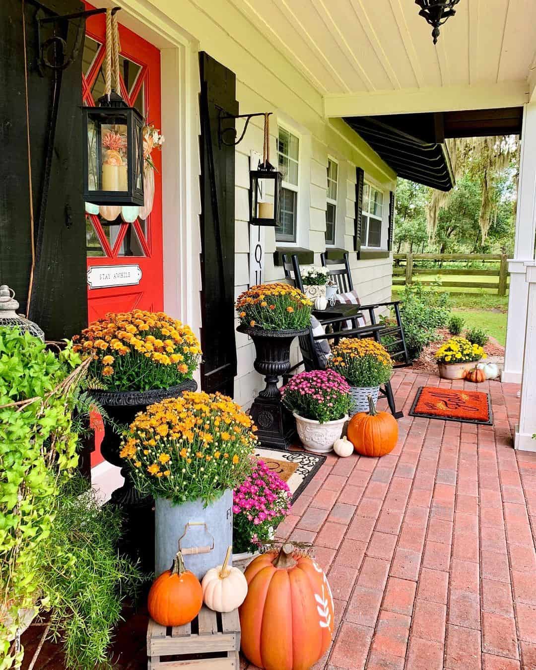 Layered Mums and Pumpkins Create a Vibrant Fall Entrance
