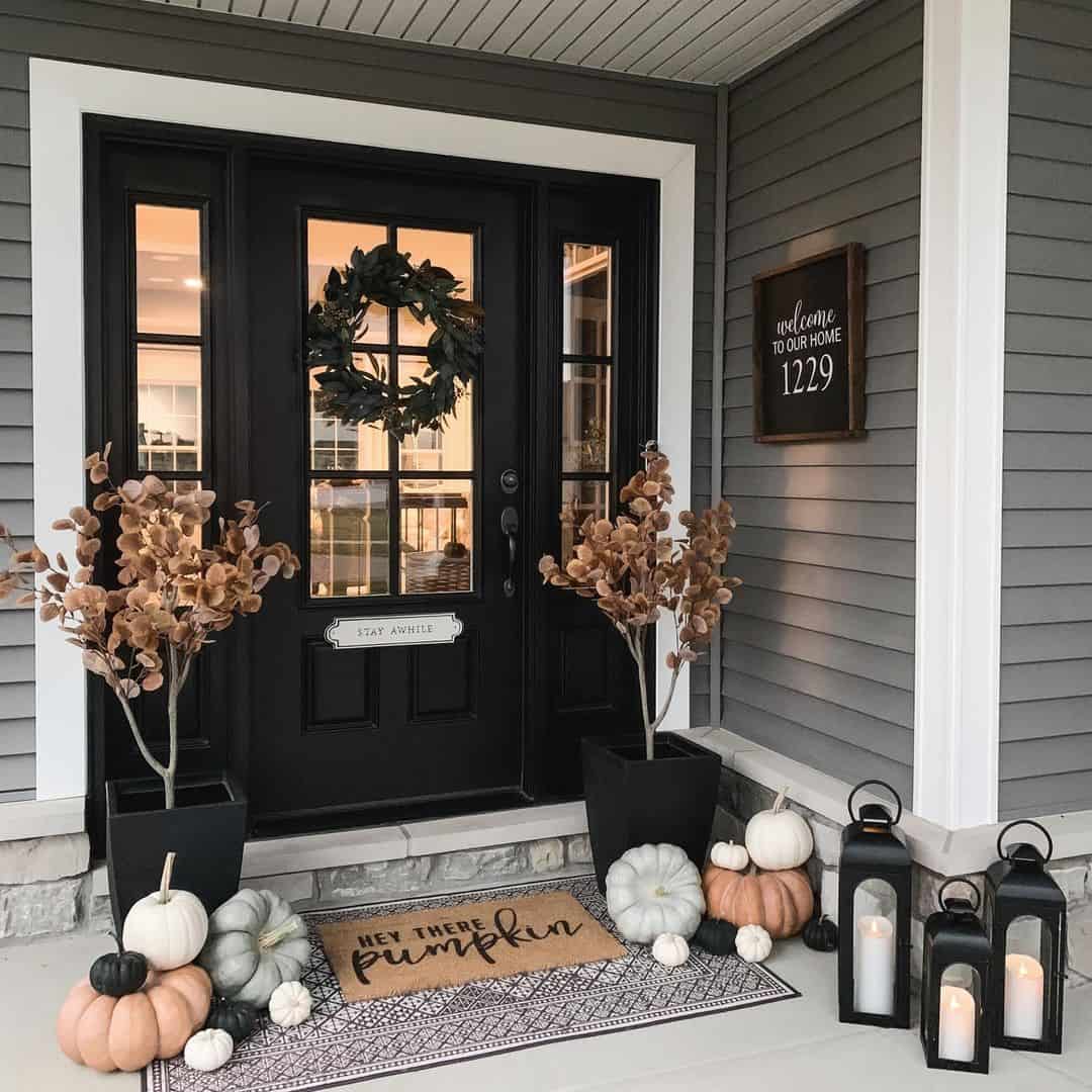 Layered Black and White Pumpkins Create a Grounded Entryway Display
