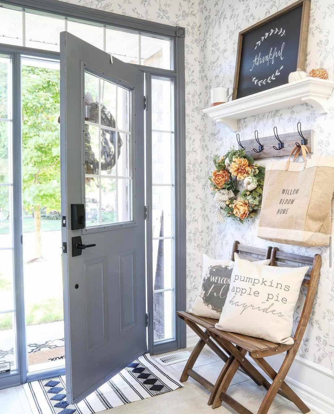 Chalkboard Art With 'Thankful' Message and Autumn Accents