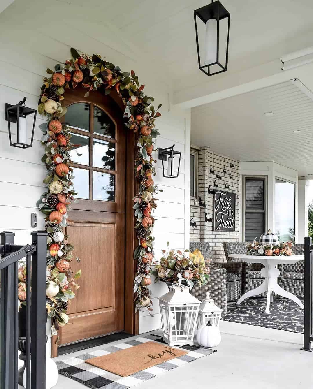Arched Door Garland Cascades with Pumpkins and Pinecones