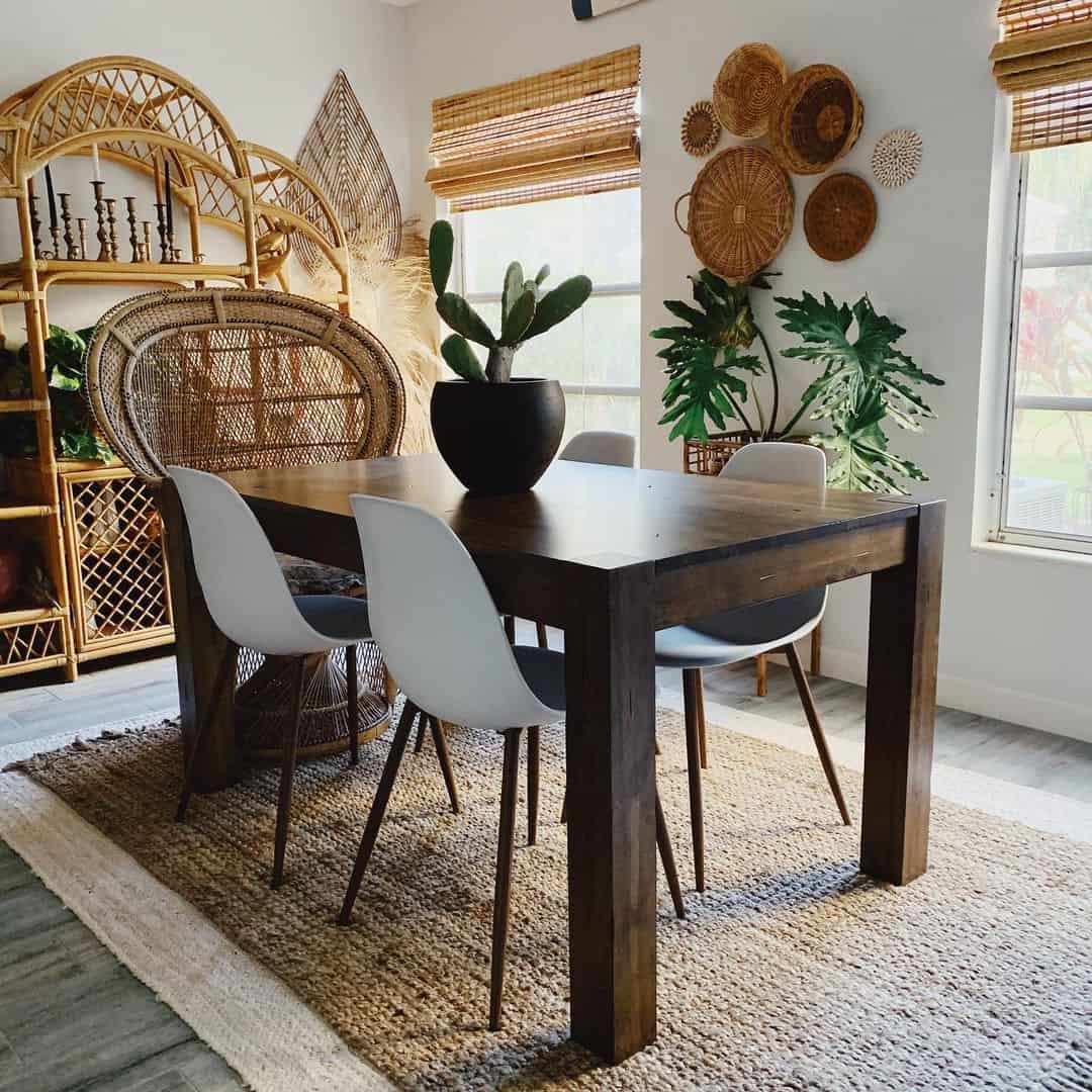 Woven Materials Fill a Dining Room
