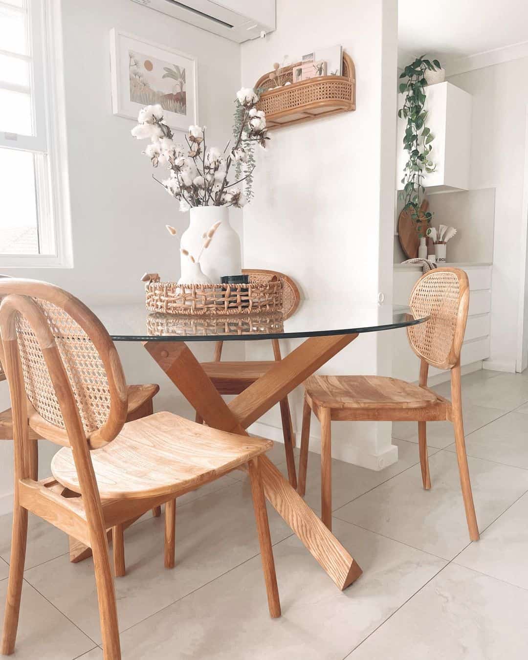 Glass Pedestal Table Fit for a Compact Area