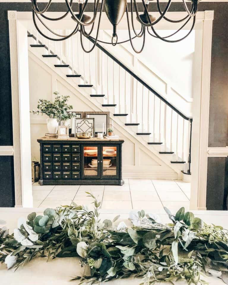 Elegant Entryway With a Fantastic Sideboard