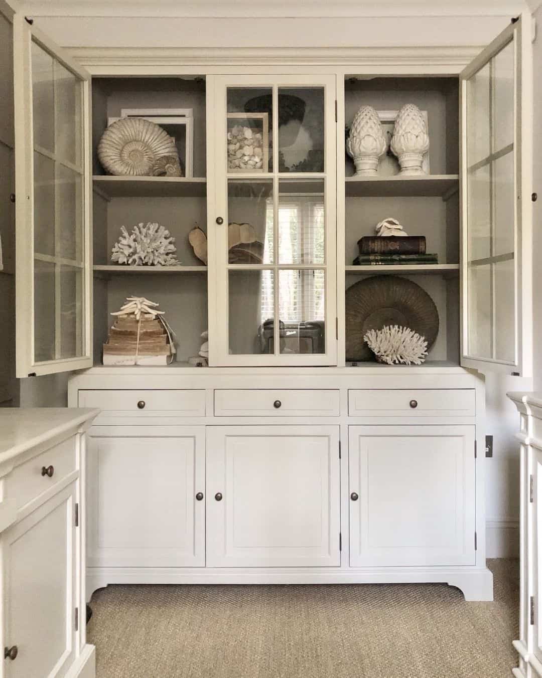 Off-white Hutch With Coastal Décor