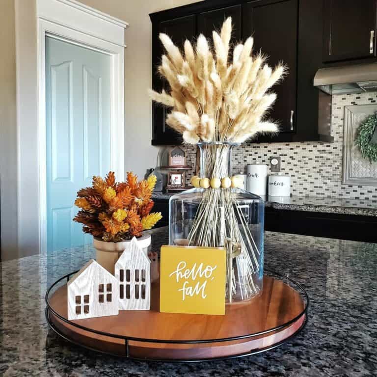 Dark Kitchen Features Accentuate a Autumnal Display
