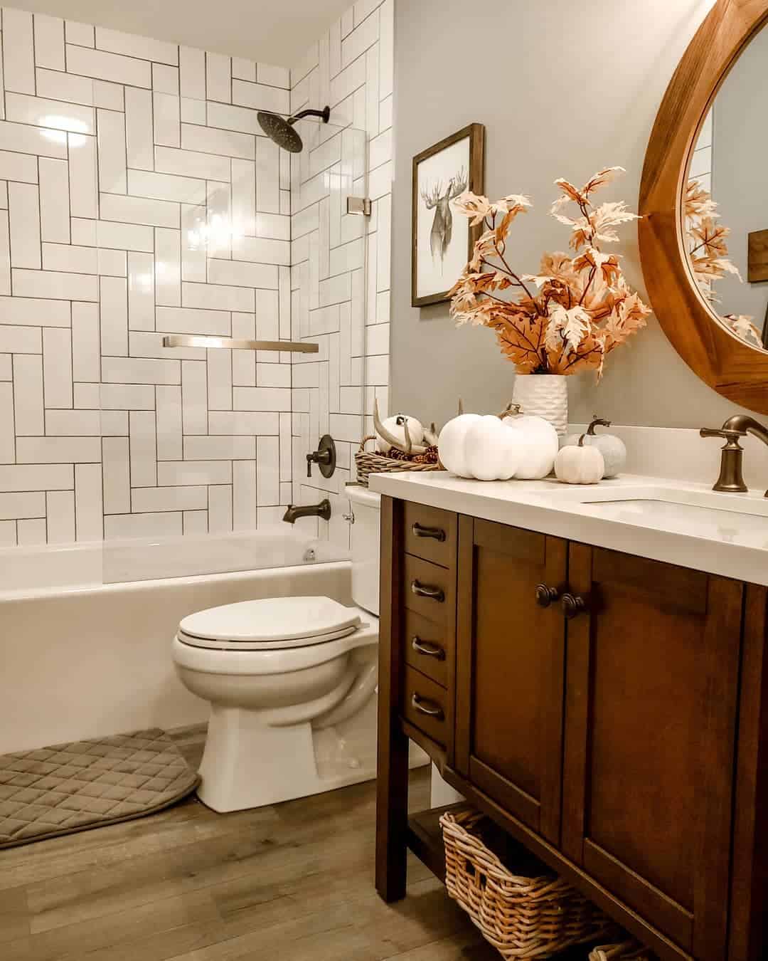 Farmhouse Bathroom With Fall Décor