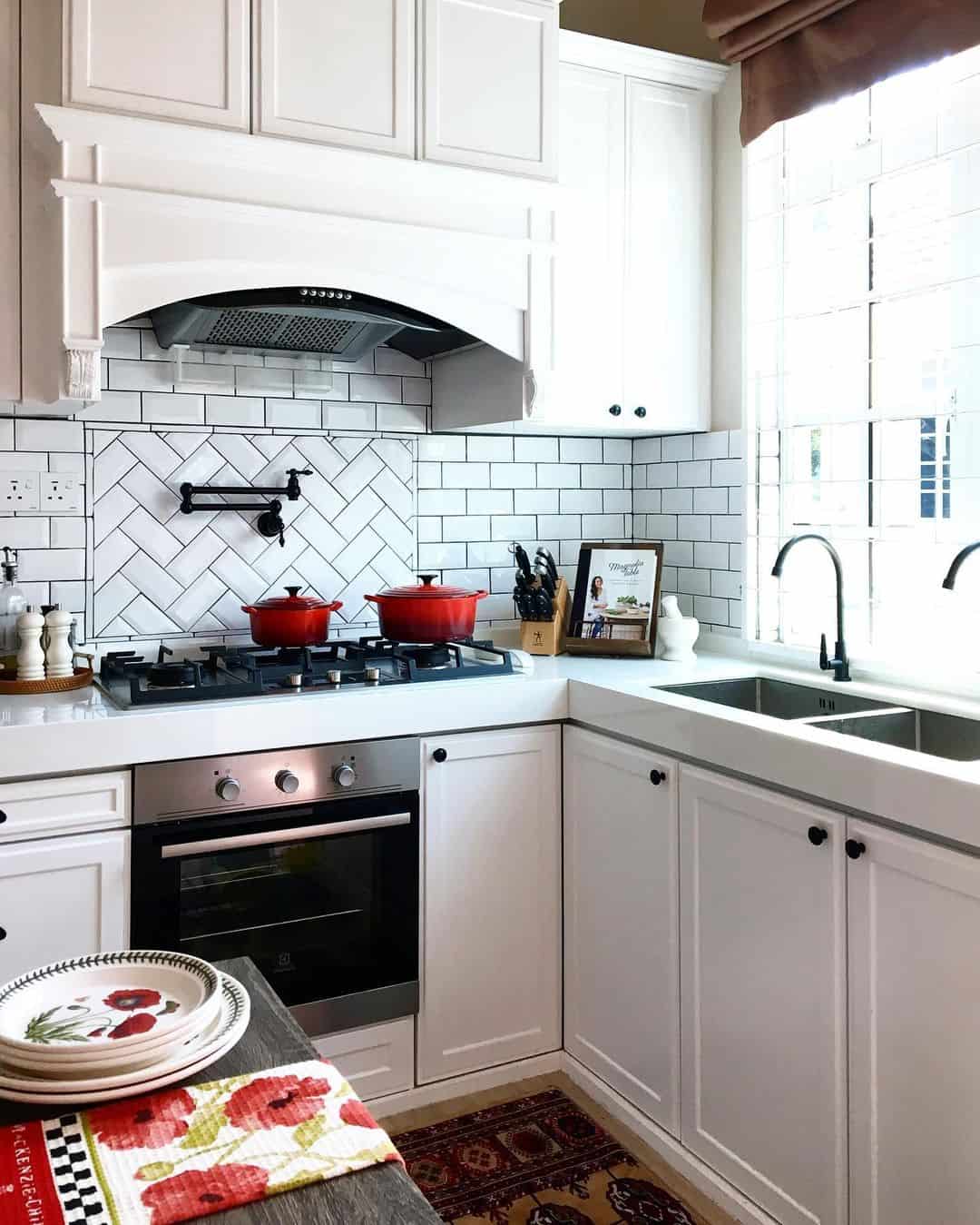 Farmhouse Kitchen With Patterned Rug