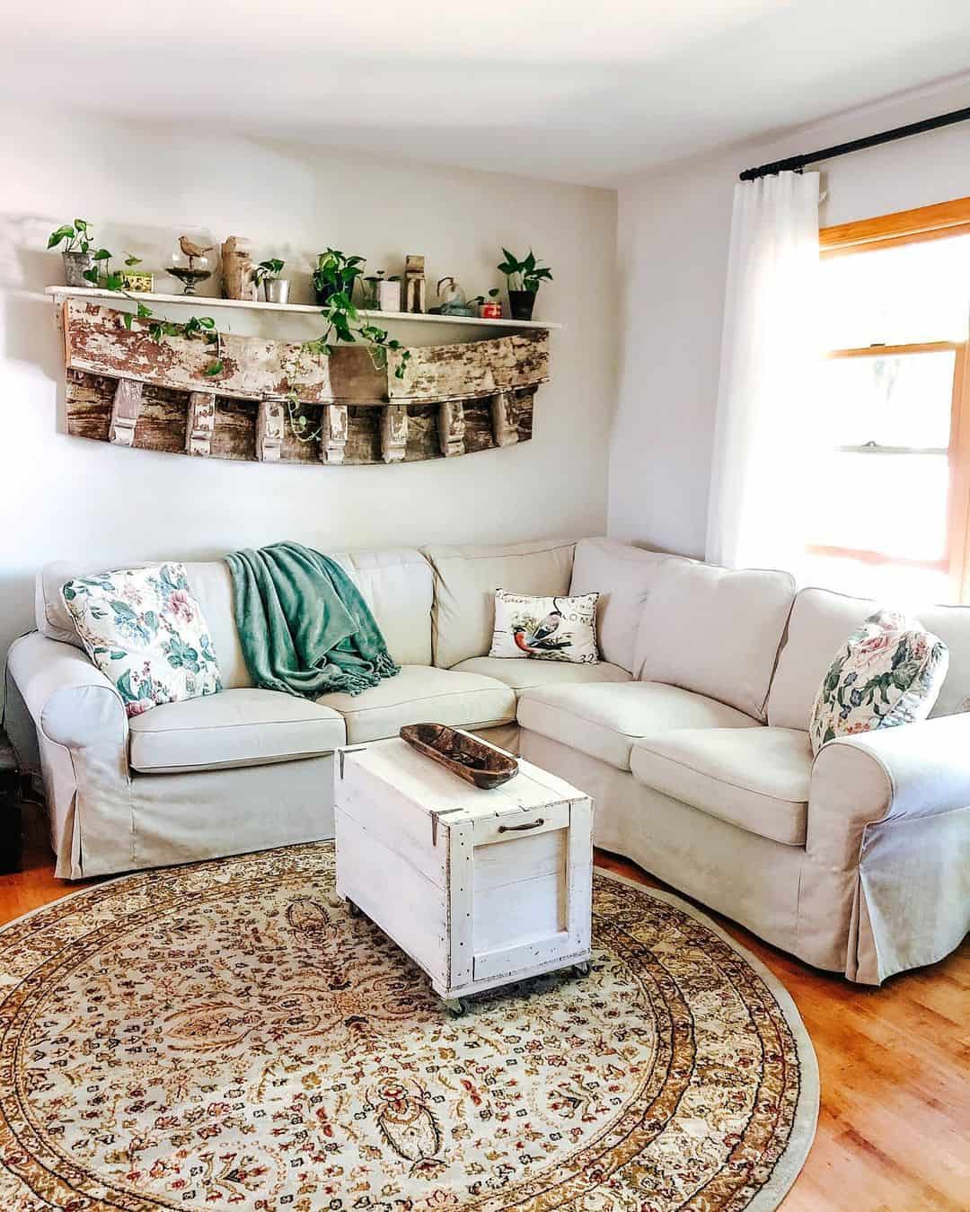 Farmhouse Accents Mixed With Modern Pieces