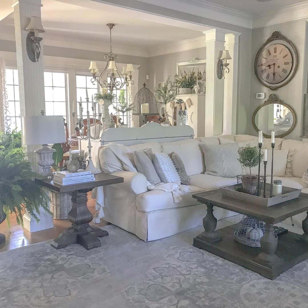 Vintage Décor Fills an Open-concept Space