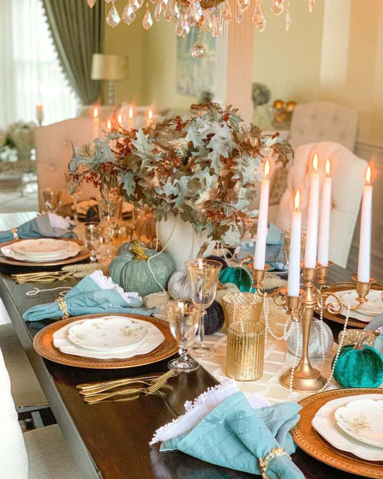 Alternative Colorful Thanksgiving Table Décor Ideas