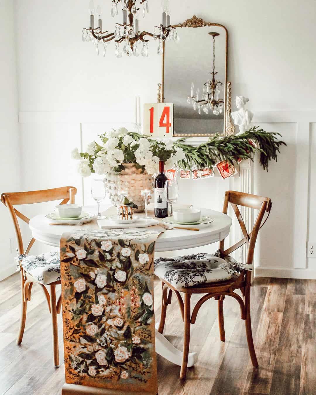 Creative Table Runner Ideas for Pedestal Tables