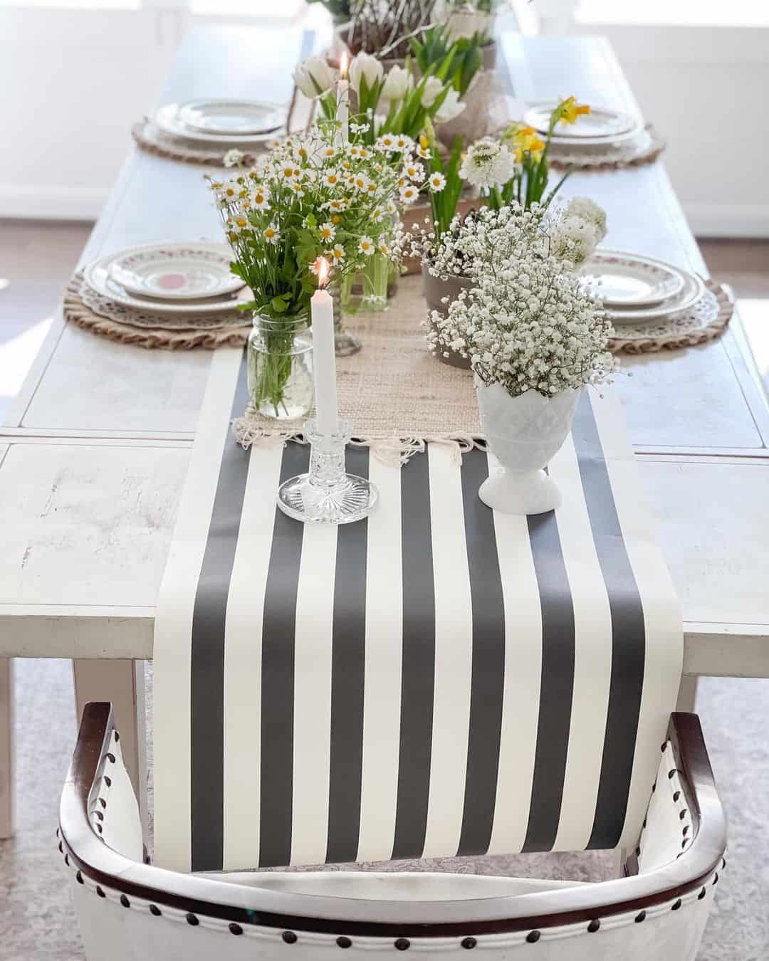 Black and White Modern Table Runner Ideas