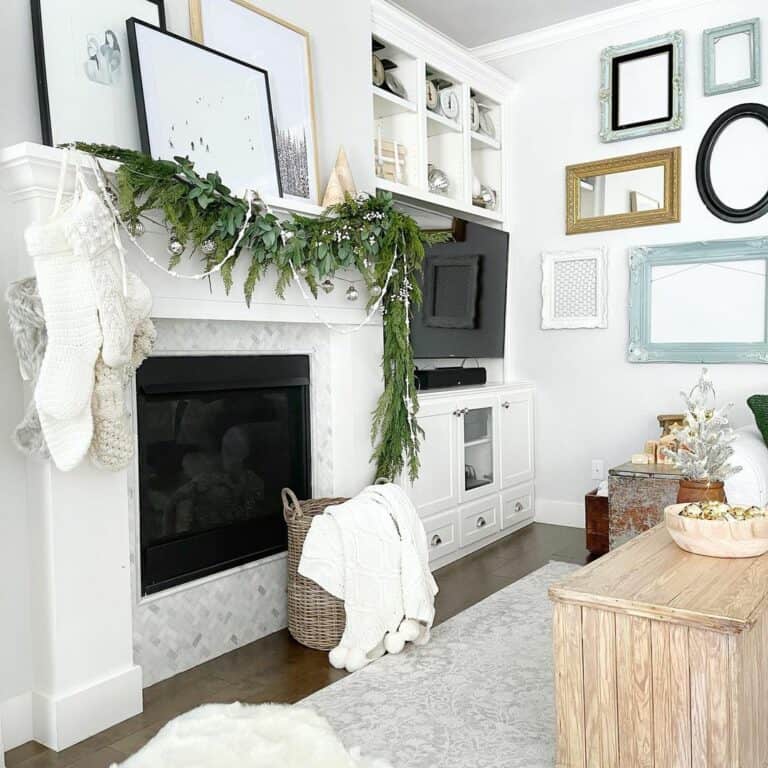 Arrangement of Frames Used as Wall Décor