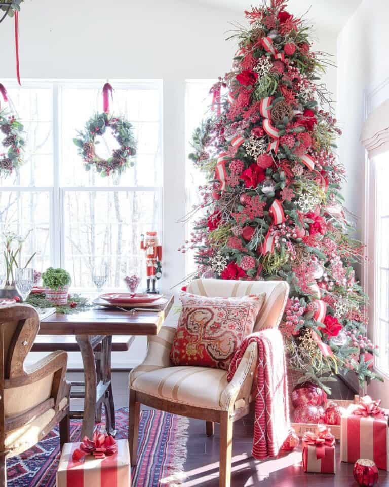 Christmas Tree with Red Decor