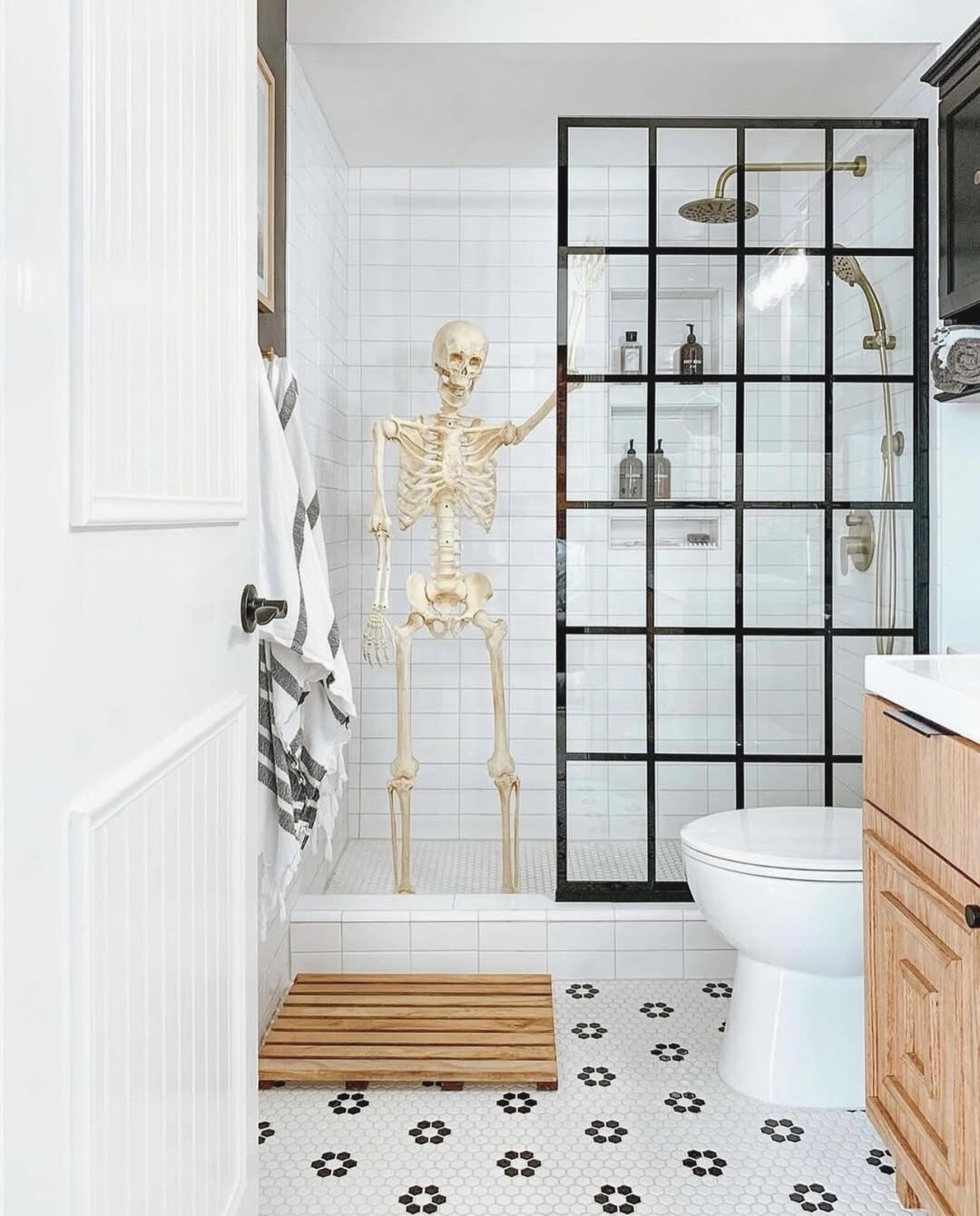 A Skeletal Take on the Shower Scene