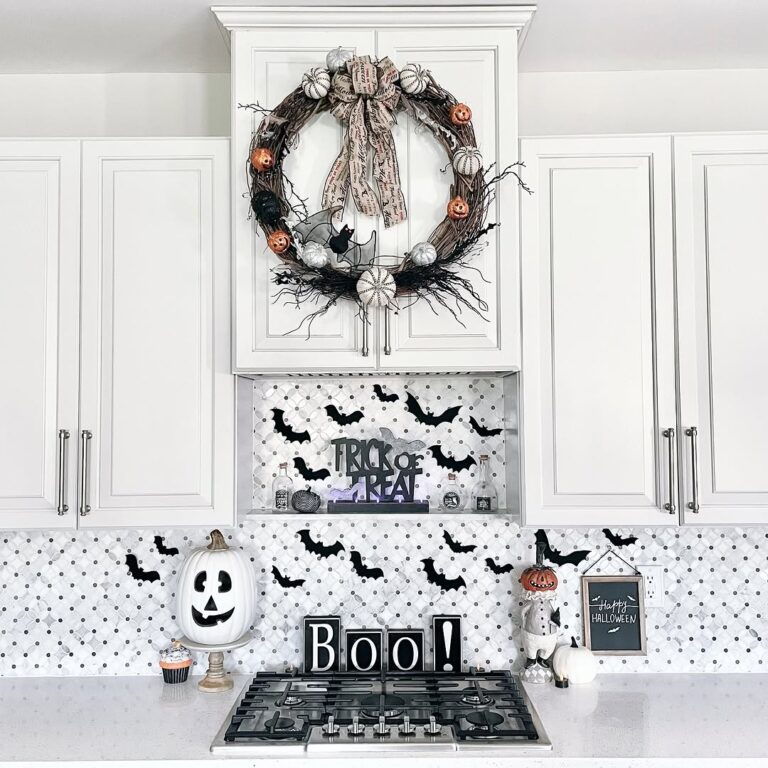 Monochrome Magic With Maximum Spook