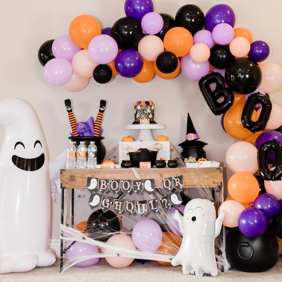 A Playful Boo Balloon Display