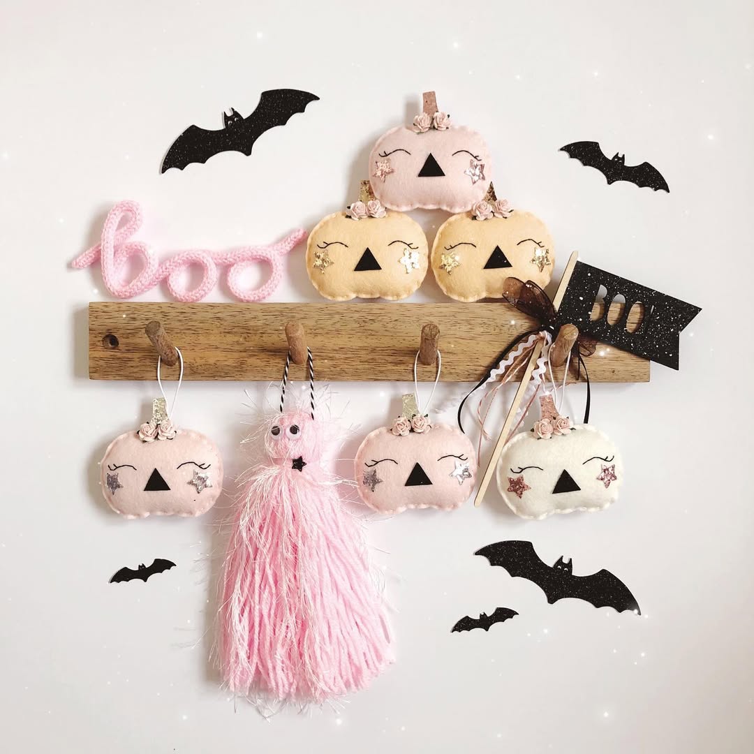 Felt Pumpkins With Sparkly Personality
