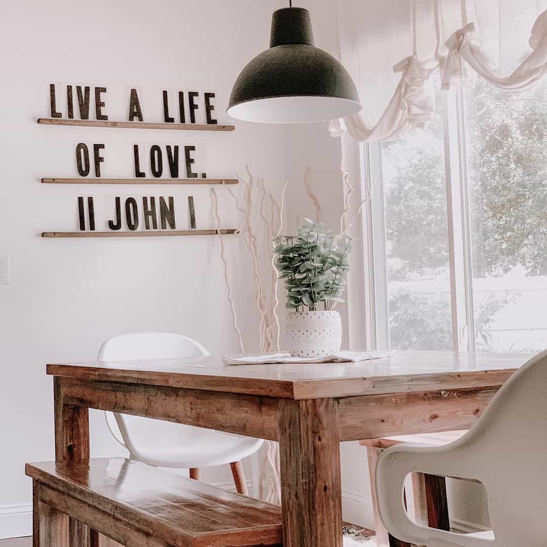 Marquee Letters as Dining Room Décor