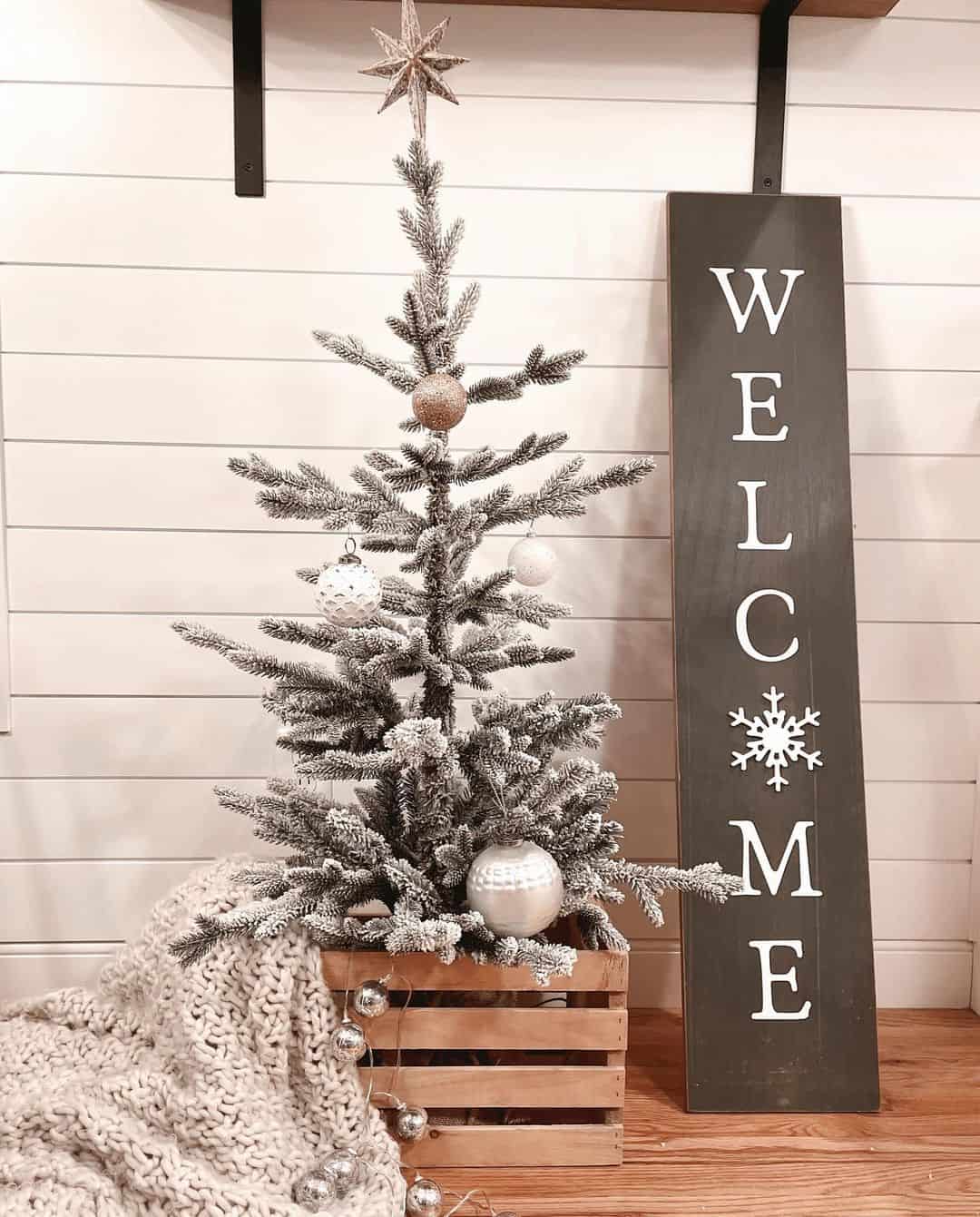 Christmas Entryway Table Welcome Sign Ideas