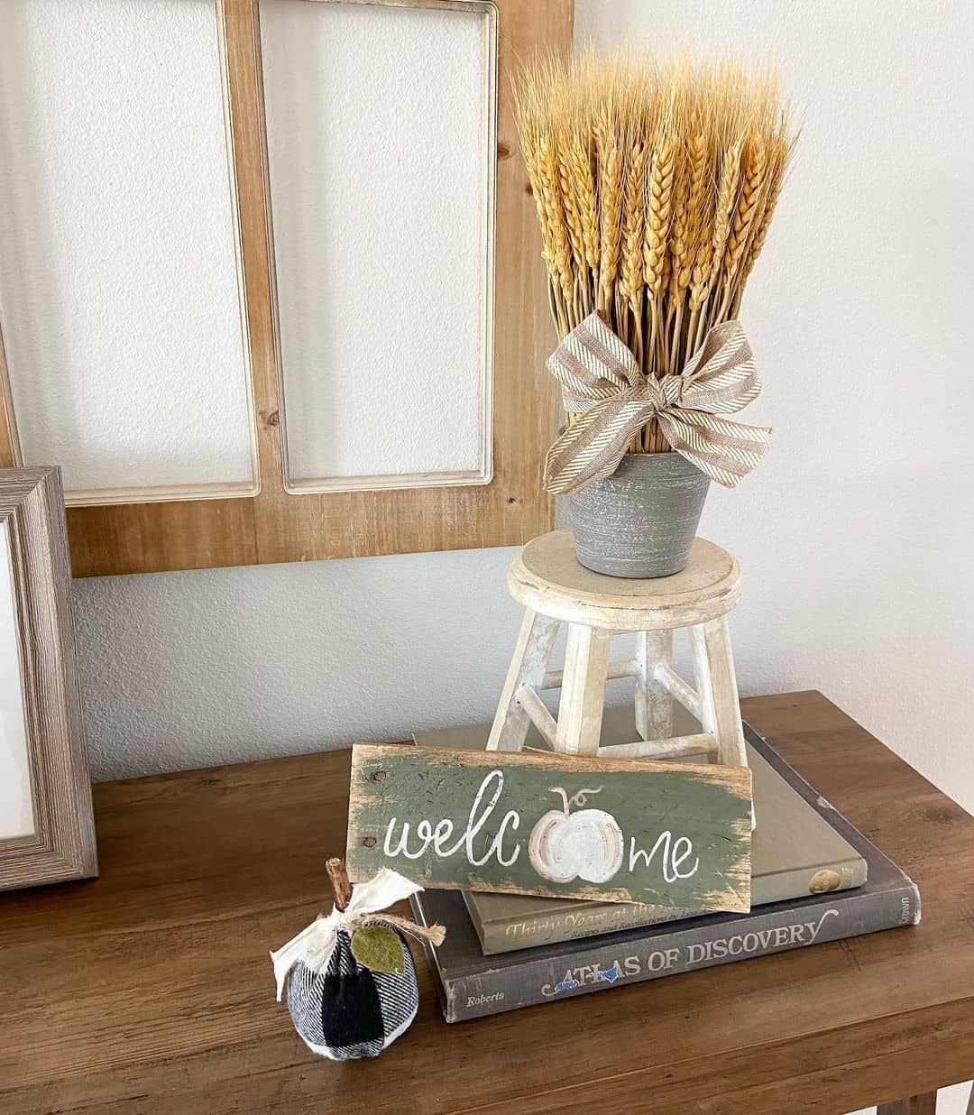 Wood Console Table With Green Welcome Sign