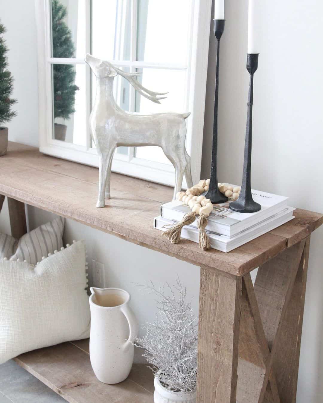 Easy Farmhouse Entryway Table Décor Ideas