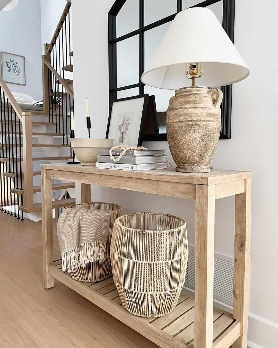 Simple Décor on Entry Table